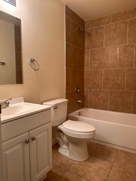 Bathroom 2 - 4427 SW 9th Ave