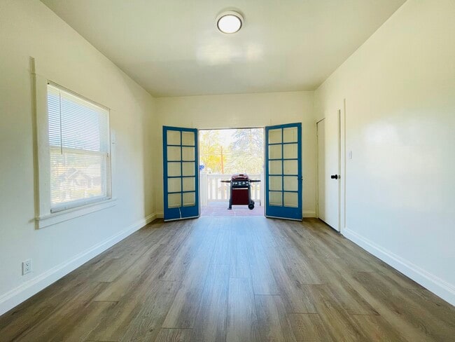 Building Photo - 3990 4th St