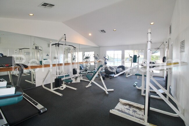 Building Photo - 10921 Sabre Hill Dr