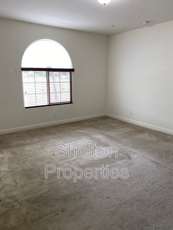 Building Photo - 2350 N Delaney Dr