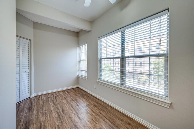 Building Photo - 1811 Gentryside Dr