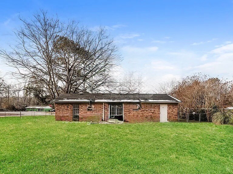 Primary Photo - 2903 Dahlia Dr