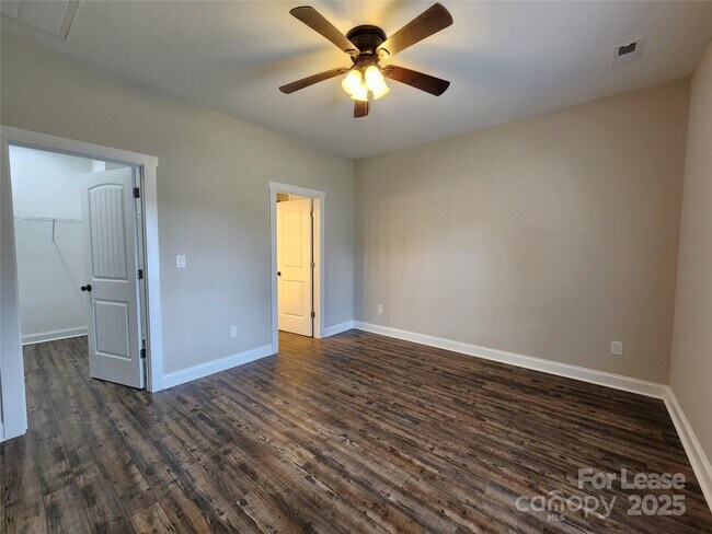 Building Photo - 1303 W Gold St