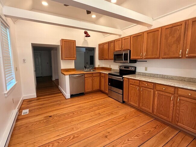 Building Photo - 27 Ashuelot St