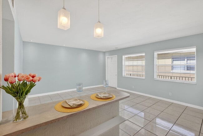 Building Photo - 4051 NE 13th Ave