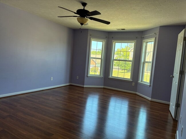 Building Photo - **ELIZABETHTOWN INDEPENDENT SCHOOL DISTRICT**