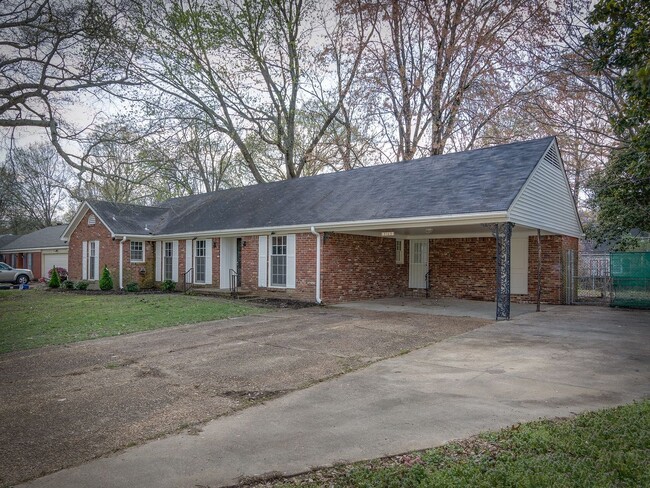 Building Photo - Completely redone luxury 3 bedroom rental ...