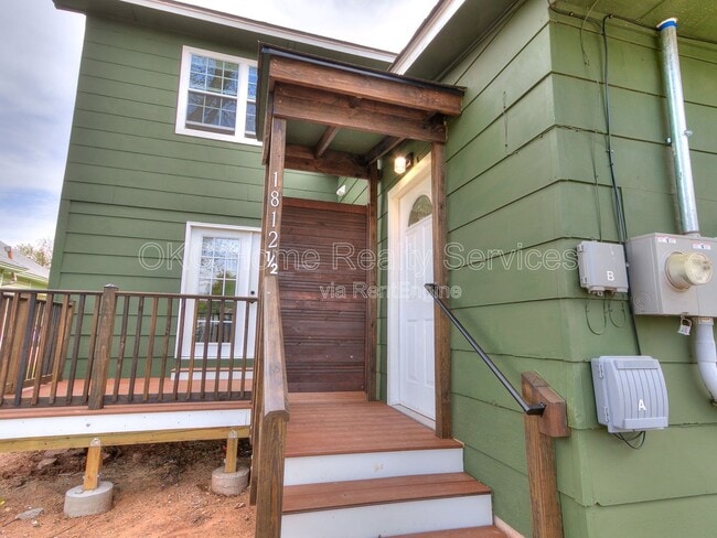 Building Photo - 1812 W Noble Ave