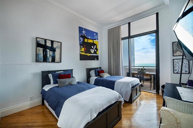 Building Photo - 1581 Brickell Ave