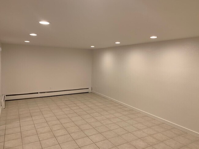Building Photo - 4BD/2BA Table Mesa Home - Close to everything