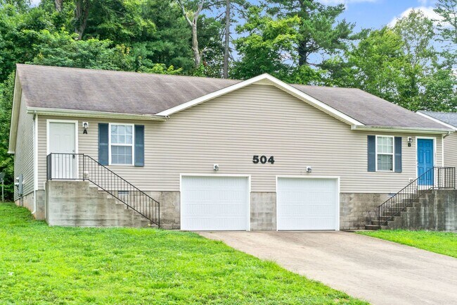 Primary Photo - 504 Luxury Dr