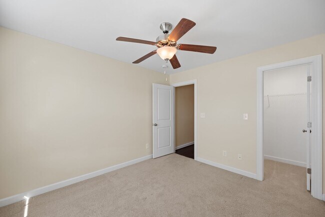 Building Photo - Chick's Beach Condo 3BR & 3.5BA w/2-car garage
