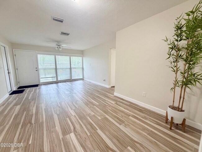 Building Photo - 1650 Hastings Dr