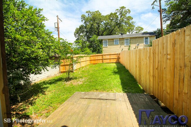 Building Photo - 448-448 Robinson Pl