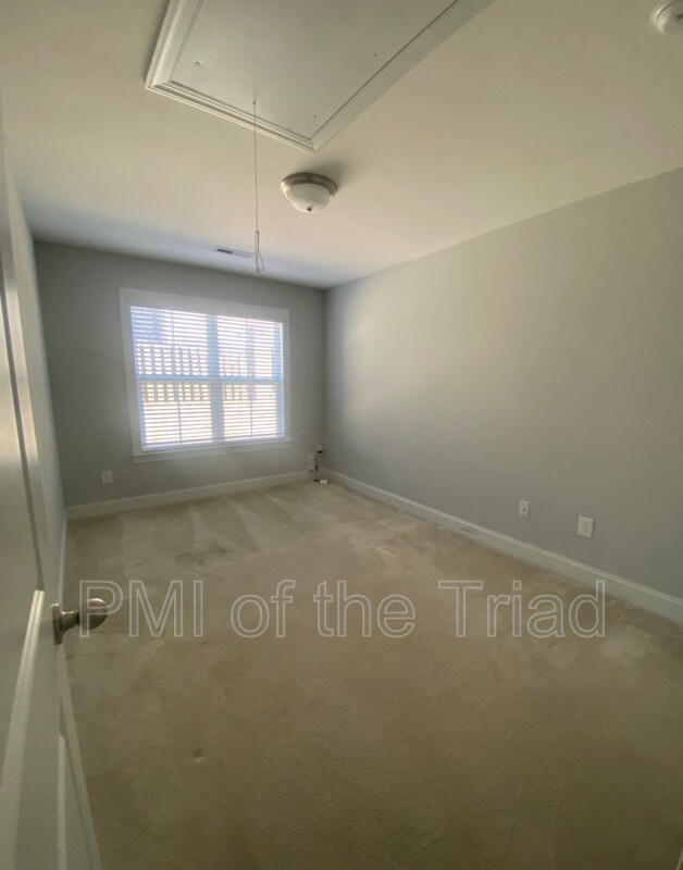 Building Photo - 1146 Augustine Heights Dr