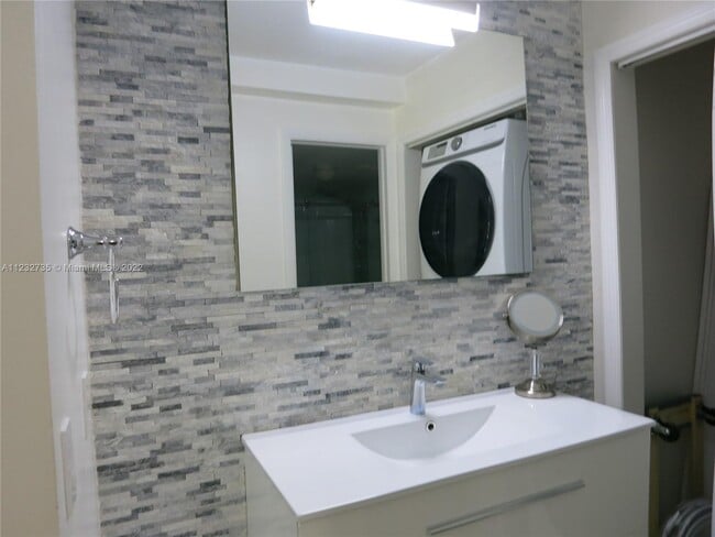 Building Photo - 1300 SW 122nd Ave