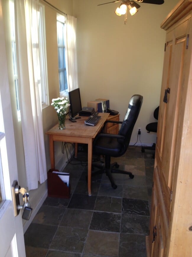 Detached Home Office - 10337 Northvale Rd