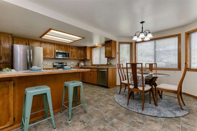 Building Photo - 3177 E Stone Point Dr