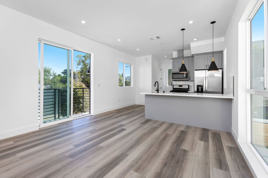 Building Photo - 1253 N Gower St