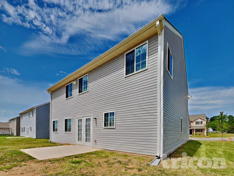 Building Photo - 3007 Stauton Dr
