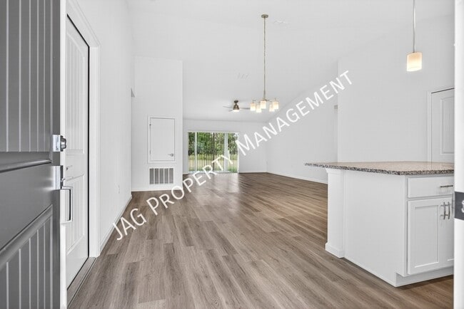 Building Photo - 728 Cornelia Ave SE