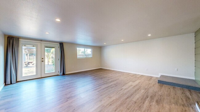 Building Photo - 1720 Ditty Ave