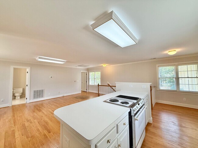 Building Photo - **OFFERING REFUNDABLE APPLICATION FEES & $250 MOVE IN PROMOTION** Incredible 5BD, 4.5BA House in ...