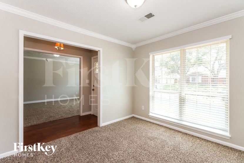 Building Photo - 307 Coronation Dr