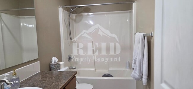 Building Photo - Central Valley Area - 2 Story Townhome 3Bed 2.5Bath