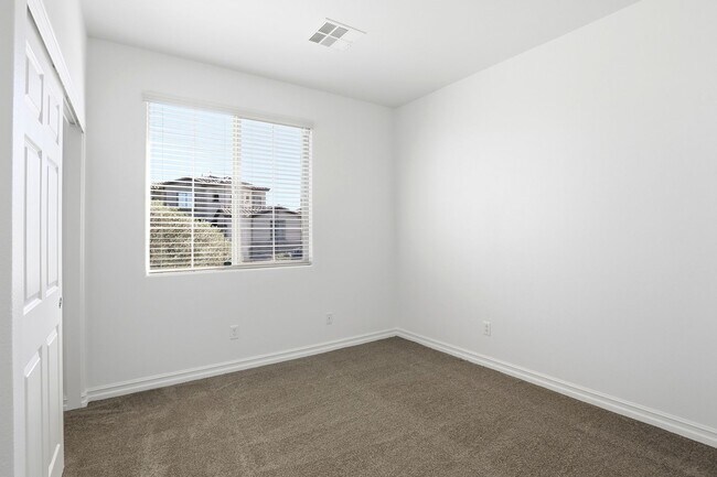 Building Photo - Single Story Stunner in Silverado Ranch!