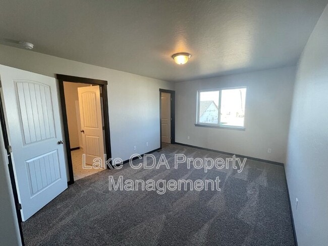 Building Photo - 12397 N Cavanaugh Dr