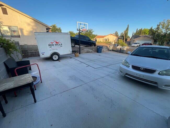 Building Photo - 1040 N 2000 W