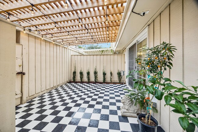 Building Photo - 5822 Doliver Dr