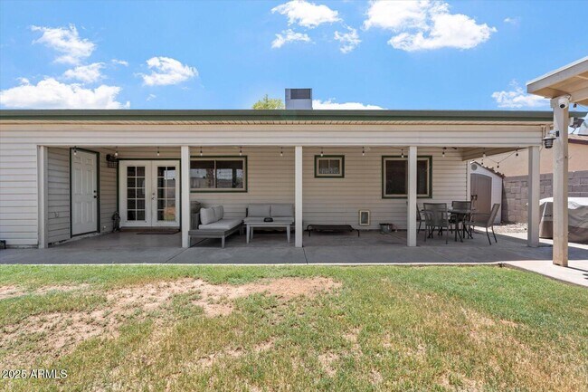 Building Photo - 2116 W Garden Dr