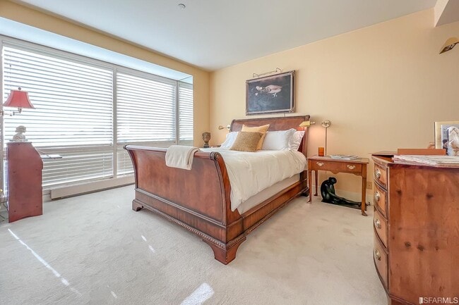 Building Photo - 333 Bush St