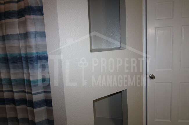 Building Photo - Beautiful Duplex in Kimberling City!