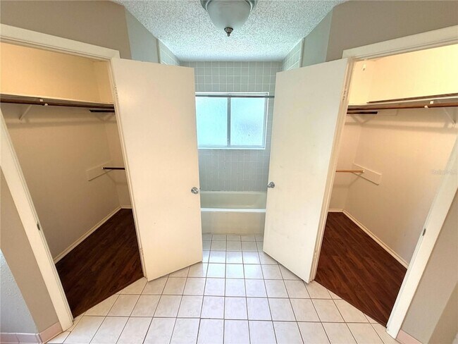 Building Photo - 309 Buttonwood Dr