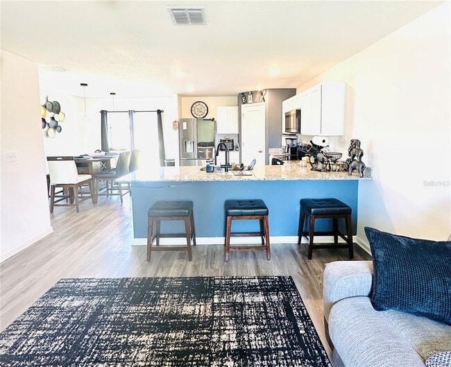 Building Photo - 1053 Ambleside Dr