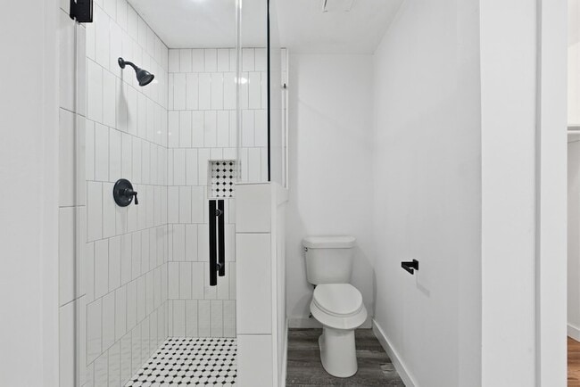 Building Photo - 2906 Colonial Dr