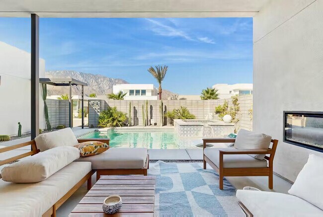 Building Photo - 3534 Ambassador Dr