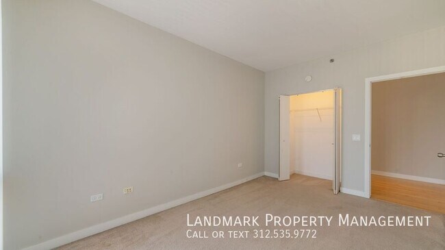 Building Photo - 8 E Randolph St