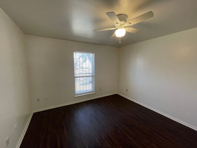 Building Photo - Dallas home over 1200 sqft!