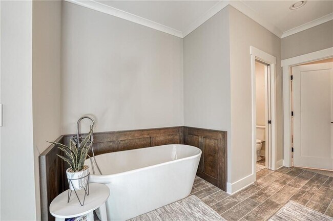 Building Photo - 984 Memorial Walk SE