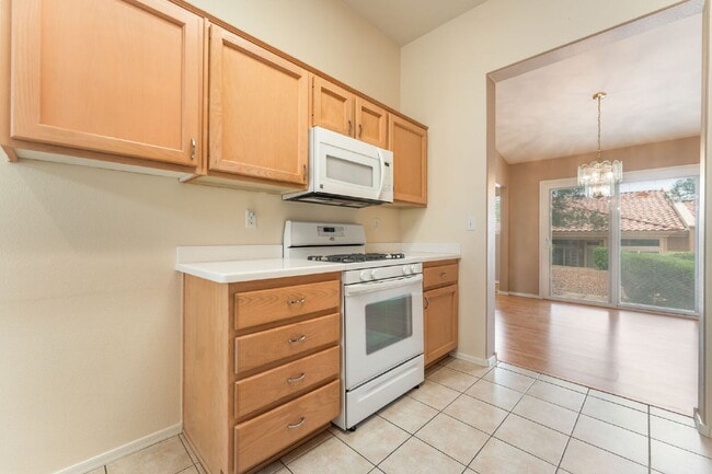Building Photo - Sun City Summerlin 2 bedroom and 2 bathroom in a  55 and older Neighborhood