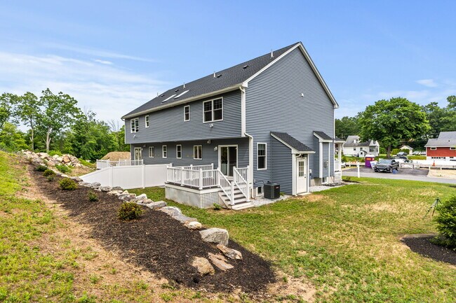 Building Photo - 8 Mary Ave