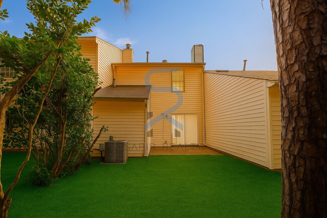 Building Photo - Move in before November 15th and choose yo...