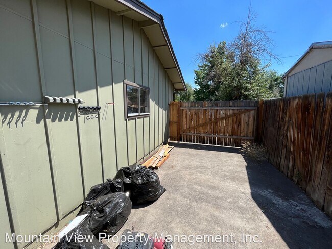 Building Photo - 3 br, 1 bath House - 1302 NE Dempsey Drive