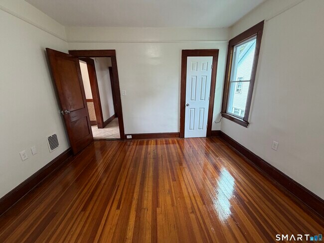 Building Photo - 306 Judson Pl