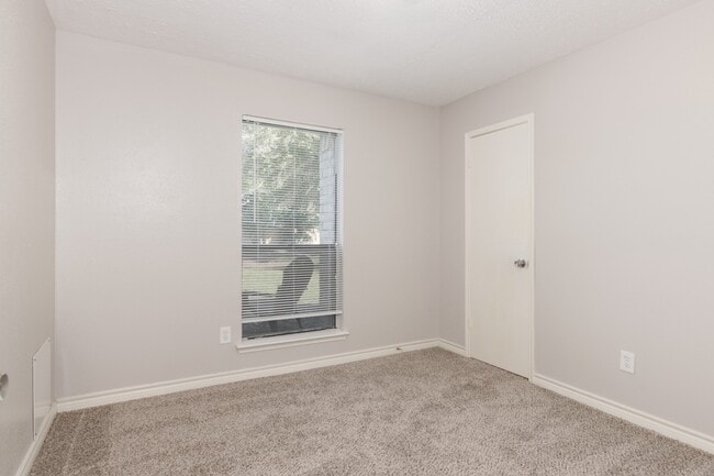 Building Photo - 15535 Evergreen Pl Dr