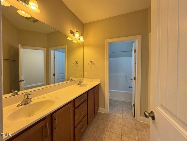 Building Photo - 248 Turner Oaks Dr